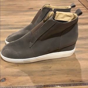 Wedge sneaker